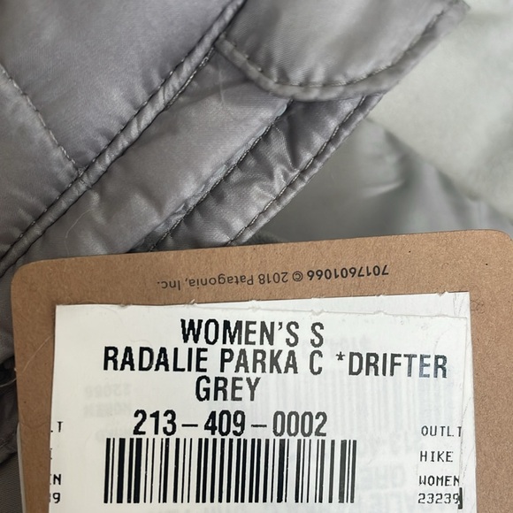 NWT Patagonia - Radalie Insulated Parka - Women's - silver / gray - size small - Picture 4 of 4